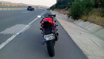 Keşan yolunda motosiklet ve otomobil çarpıştı