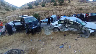 Mardin'de iki araç çarpıştı 9 kişi hastaneye kaldırıldı
