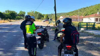 Jandarma motosiklet sürücülerini ceza yazmak yerine eğitti