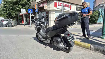 Eskişehir’de trafik zabıtası kavşakta otomobille çarpıştı