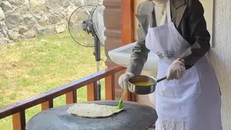 Bakan Göktaş mutfağa girdi gözleme açtı