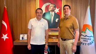 Marmaris dev yolcu gemileriyle dolup taşıyor