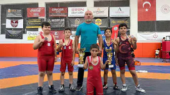 Manisalı minik güreşçiler Denizli minderi tozunu attı