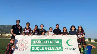 Gençler sahaya indi uyuşturucuya kırmızı kart gösterdi