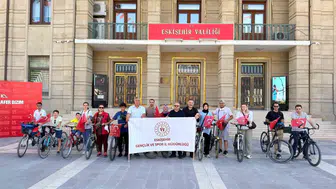 Eskişehirli gençler 15 Temmuz için pedallara güç verdi