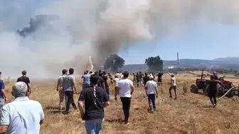 Orhaneli’nde tarlada başlayan yangını köylüler söndürdü