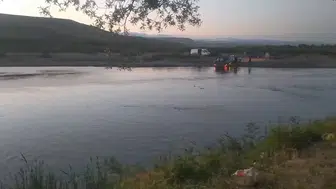 Kızılırmak sularına giren iki kişiden biri kayboldu