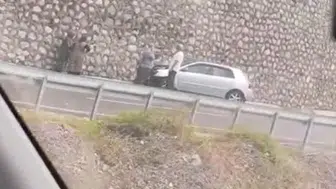 Zonguldak yolunda kaza Otomobil duvara çarptı