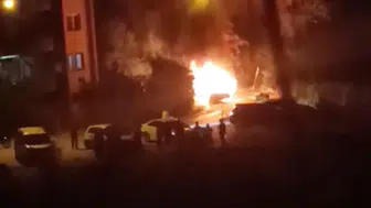 Batman Kuyubaşı mevkisinde park halindeki otomobil küle döndü