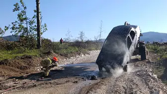 Karabük'te park halindeki otomobil ormanı küle çevirdi