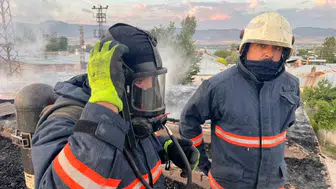 Van'daki camide çıkan yangın mahalleyi uykusunda yakaladı