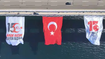 Çanakkale Köprüsü 15 Temmuz anısına dev bayrakla donatıldı