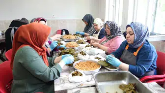 Tokat’ta dev festival 5 tonluk kazanda 280 bin sarma pişti