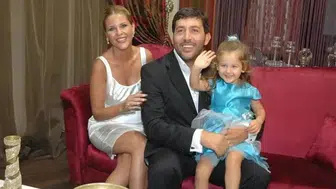 Emre Kınay ve kızı Duru sahnede şarkı söyledi