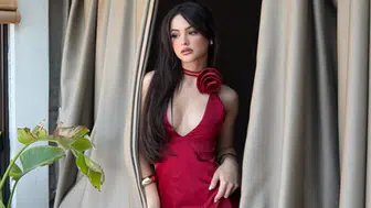 Derya Pınar Ak sezon yorgunluğunu tatilde atıyor