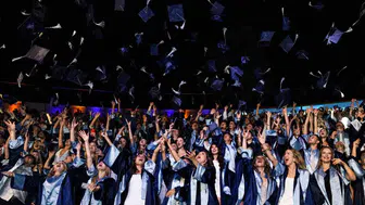 Yaşar Üniversitesi 25. yılını 1500 yeni mezunla kutladı