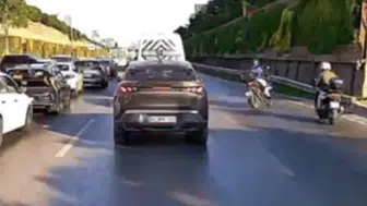 Maltepe'de trafikte makas atan motosikletliler kaza yaptı