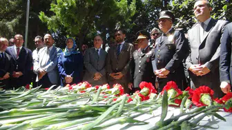 Manisa 15 Temmuz şehitlerini kabirleri başında andı