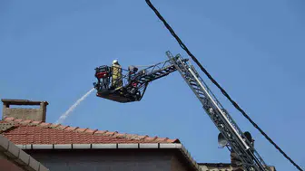 Pendik’te tadilat yapılan çatı katı alevlere teslim oldu