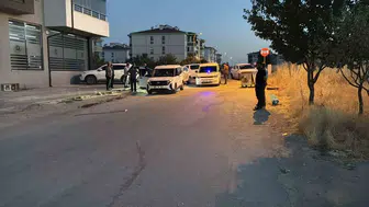 Eskişehir’de aile kavgası Otomobili bırakıp kaçtılar