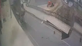 Rize’de yurt inşaatı yüzünden yol çöktü binalar boşaltıldı