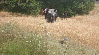 Niksar yolunda kaza yapan hafif ticari araç takla attı