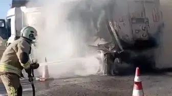 Kahramanmaraş’ta seyir halindeki kamyon alevlere teslim oldu