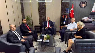 Ersin Tatar Anamur temaslarında adalet binasını gezdi
