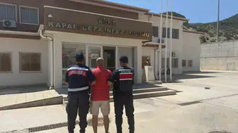 Kuşadası jandarmasından aranan suçluya operasyon