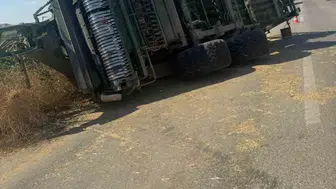 Sincan'daki tarlada çıkan yangın traktörü küle çevirdi