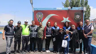 Erzurum trafiğinde minik polis Esila mesaisi