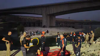 Fırat Nehri kıyısında piknik yapan 32 kişi sular yükselince mahsur kaldı