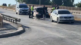Eskişehir’de trafik kazası sonrası yola saçılan yağ sürücüleri zorladı