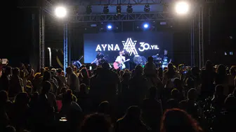 Ayna grubu Efelerli hayranlarına unutulmaz bir gece yaşattı