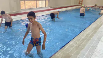 Iğdır'da özel gereksinimli çocuklar için yüzme dönemi başladı