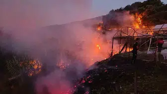 Kumluca’da gece yarısı çıkan yangınlar paniğe neden oldu?