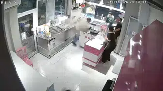Adana'da dondurmacıda akılalmaz infaz kamerada