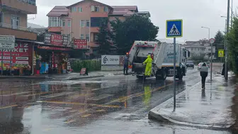 Sakarya’da aniden bastıran sağanak şehri kilitledi