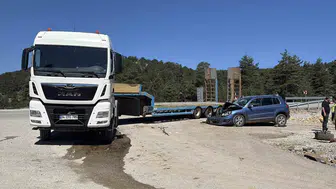 Kastamonu yolunda otomobil ve tır çarpıştı