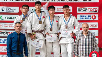 Kocaeli Kağıtspor sporcuları uluslararası arenada madalyaları topladı