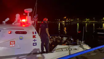 Eceabat açıklarında göçmen teknesine operasyon düzenlendi