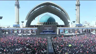 Hamaney Tahran’da binlerin katılımıyla son yolculuğuna uğurlanıyor