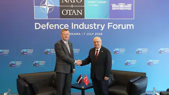 Bakan Güler NATO zirvesinde savunma iş birliği için masaya oturdu