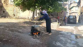Kahramanmaraşlı kadınlar Muharrem ayı için kazanları kurdu