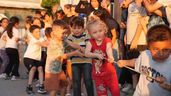 Yıldırım mahallelerinde çocuklara geleneksel yaz eğlencesi