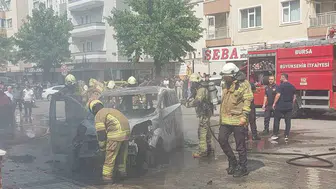 Bursa İnegöl'de çakmak dolu araç bir anda patlamaya başladı
