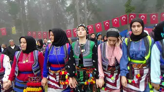 Trabzon Sinlice’de yağmura rağmen horon durmadı
