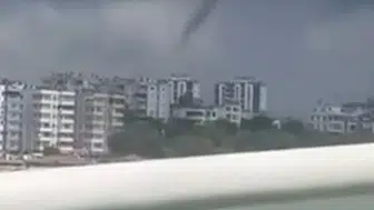 Adana'da hortum paniğine rağmen denize girdiler