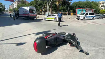 Karaman'da motosiklet kazası trafiği karıştırdı