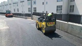 İnegöl’de bozuk yollar asfaltla yenileniyor